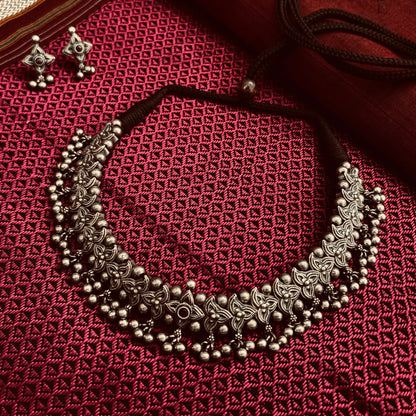 बेलपान टिक | Belpantik with Earrings